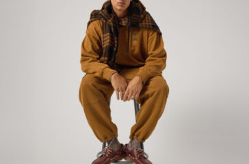 EXT_10_SHIRAZ_AEXTIMBERLAND_FLANNELSHIRT_SWEATSHIRT_CARGOSWEATPANT_WAFFLEBEANIE_HIKERBOOT_HOL2024_02039_V1