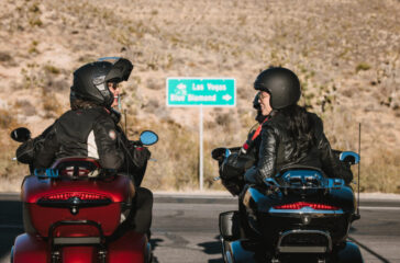 EmailBanner-2025-na-imc-indian-roadmaster-powerplus-black-metallic-pursuit-dark-horse-sunset-red-blacksmoke-lifestyle-273