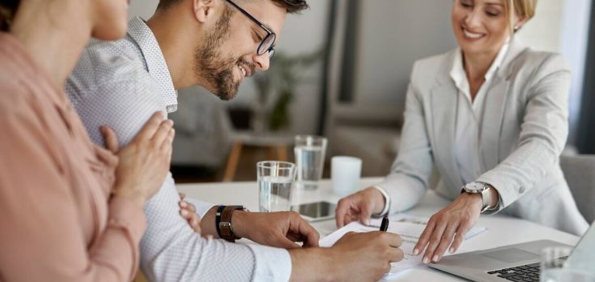Guía para Convertirse en un Asesor de Seguros Efectivo en España
