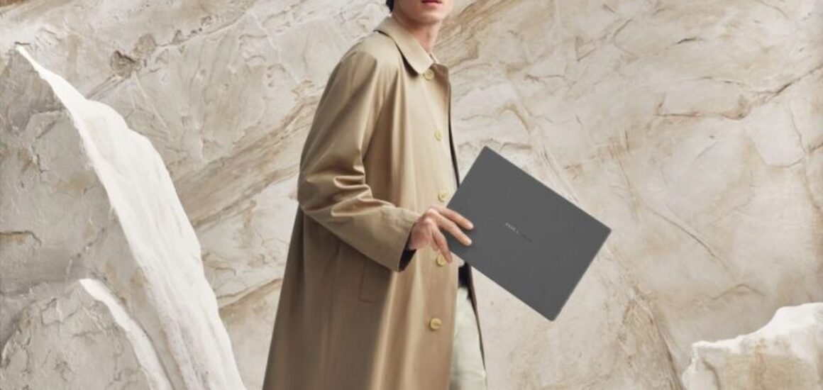 Zenbook A16_Scenario photo_04_Gray_72dpi