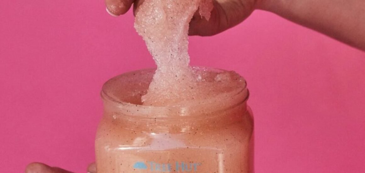 vitaminc-shea-sugar-scrub-on-body_1800x1800_d2da77fe-48af-4f98-8f5a-6c07dc2d28b5