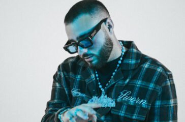 Nash trap mexicano emergente en sesión de estudio creando nueva música