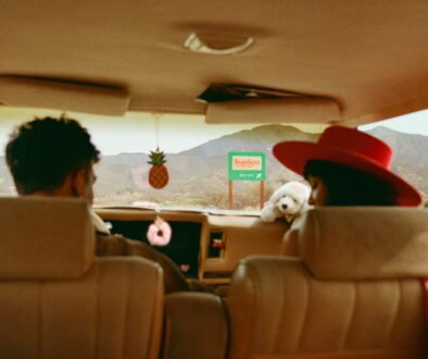 Sabrina Carpenter Airbnb experiencia pit stop en el desierto de Indio