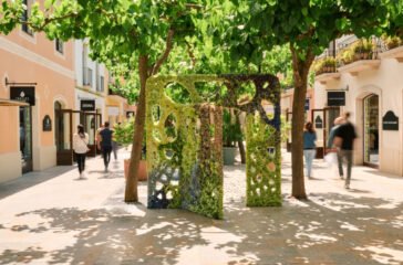 La Roca Village - A doorway to Barcelona - Flowers by Bornay (6)s