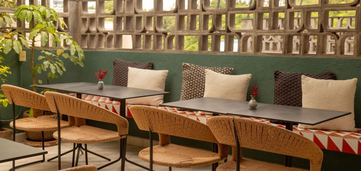 MEXKM-Rooftop-Banquette-North