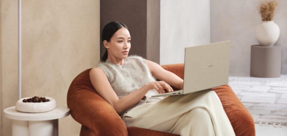 Zenbook A16_UX3607_Scenario Photo_03