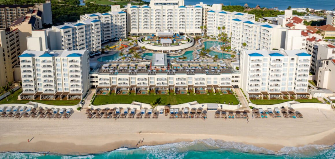 Hilton Cancun Mar Caribe All-Inclusive. Photo by Victor Elias Photography.