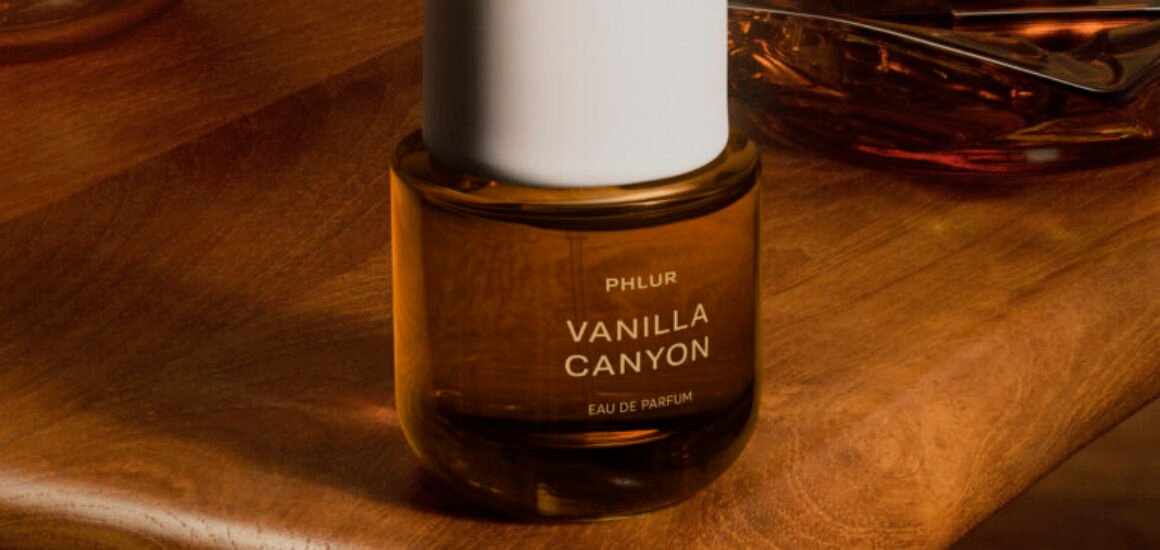 1_Phlur Vanilla Canyon 50ml Lifestyle 07 V1 (1)
