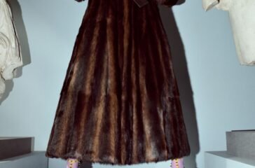 Valentino_FW26_NoLogo_1x1_B_03