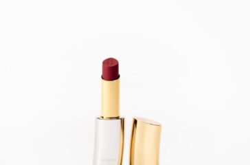 BYR_ECOM_25_MAKEUP_LIPSTICK_SATIN_ECHOED_NOTE_2800x2800_01